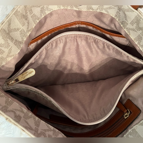 Michael Kors large Harper East West Signature Tote Handbag - LIKE NEW! - Picture 14 of 16